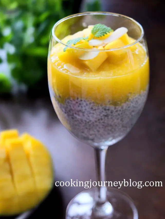 chia seed pudding with mango