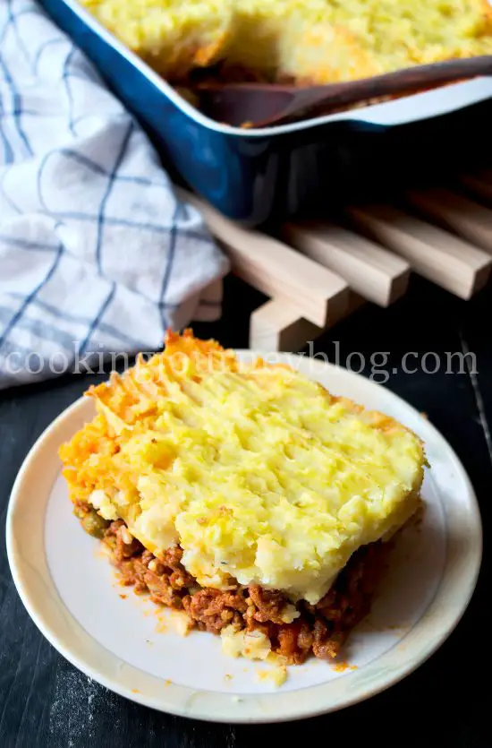 Easy Shepherd's Pie – How To Make Shepherd's Pie. Shepherd's pie on a plate