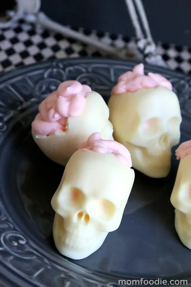 Pink Brain Mousse in chocolate skulls