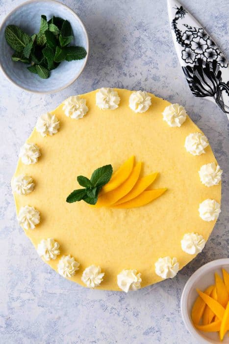 No-Bake Mango Pie served with fresh mango slices and mint