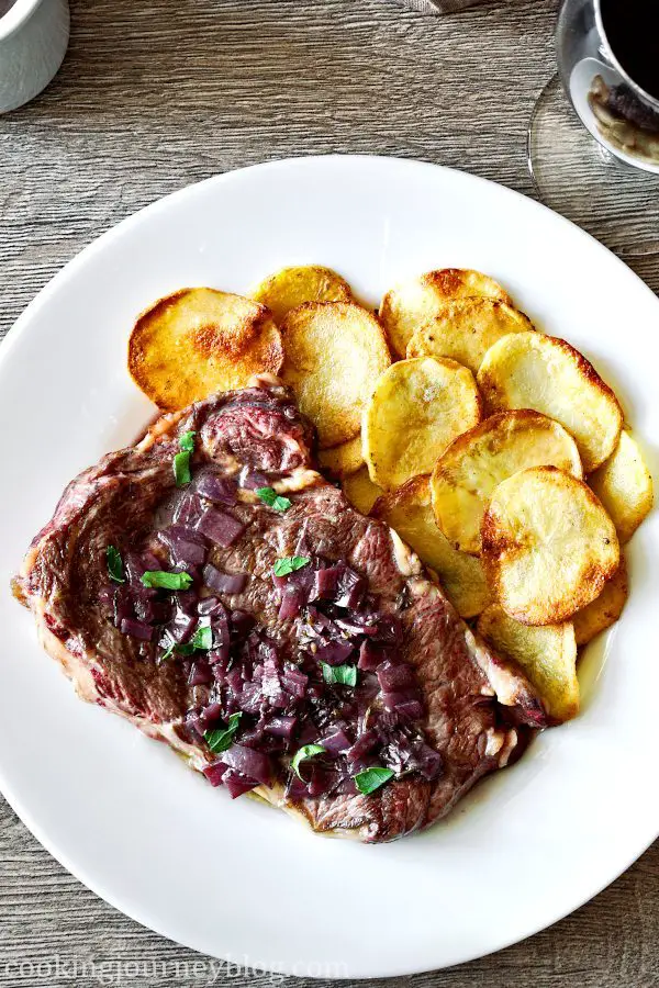 Entrecote à la Bordelaise – Red Wine Sauce Steak with potatoes and wine