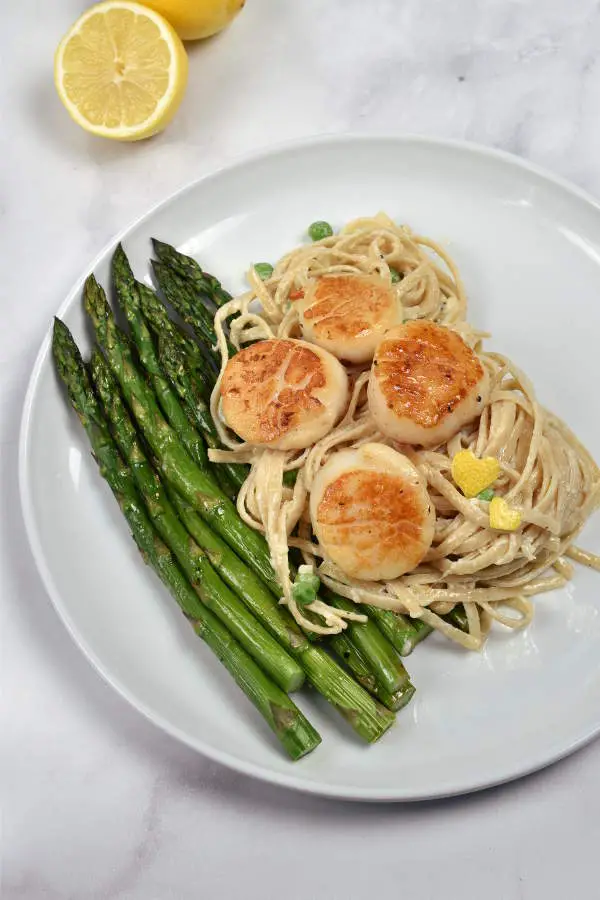Creamy Pasta with Scallops and Asparagus