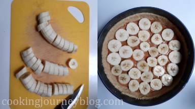 Peel bananas and cut them in thick rounds. Place them around in the dulce de leche.