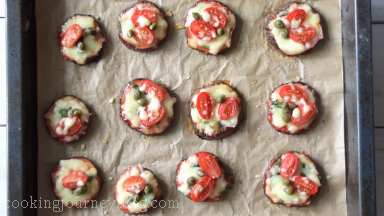 Add few capers on the eggplant pizza and enjoy!