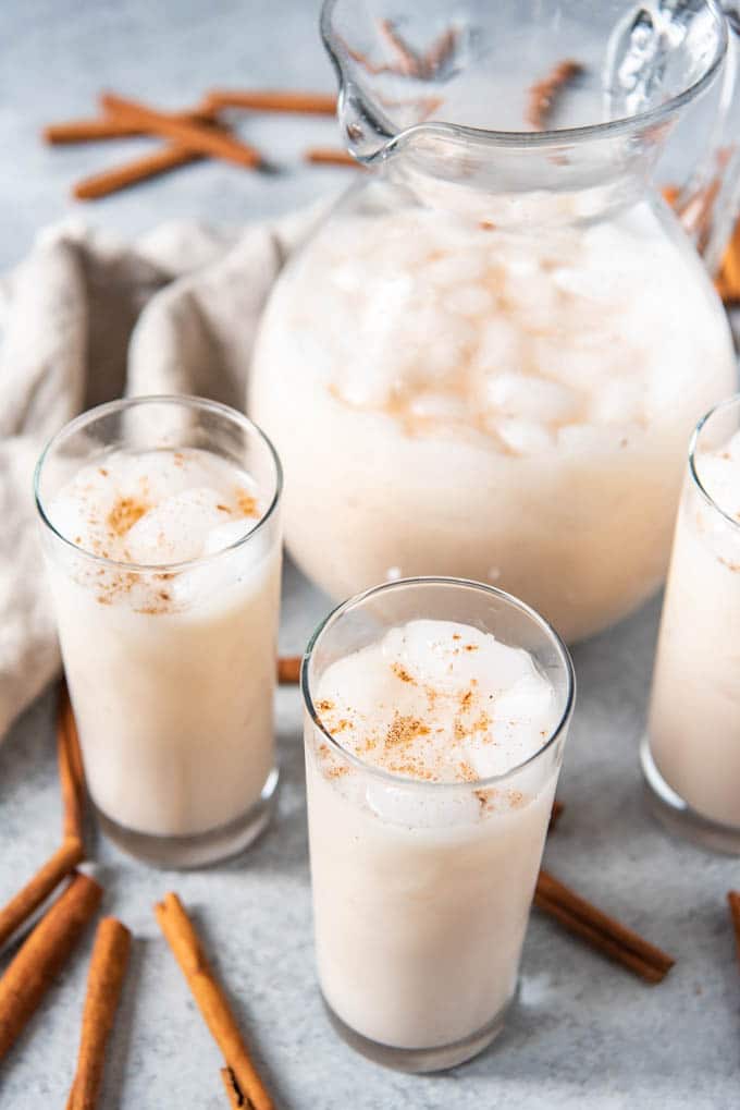 White drinks with cinnamon in glasses