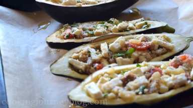 Stuff the shells with prepared vegetables and feta, distribute it evenly to all eggplant boats.