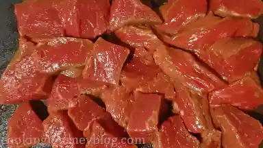 Cut beef into chunks.