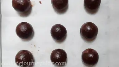 Place the ball on the parchment paper. Place every ball in a row, so you know which filling is inside.