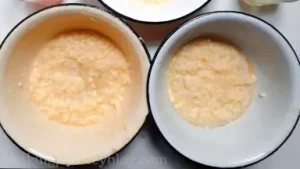 Distribute the filling to 3 bowls.