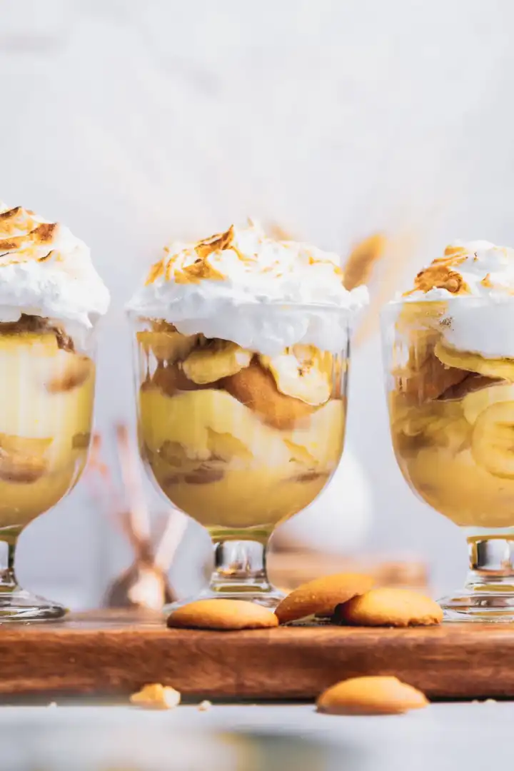 Biscuit and banana layered pudding, served individually in glasses