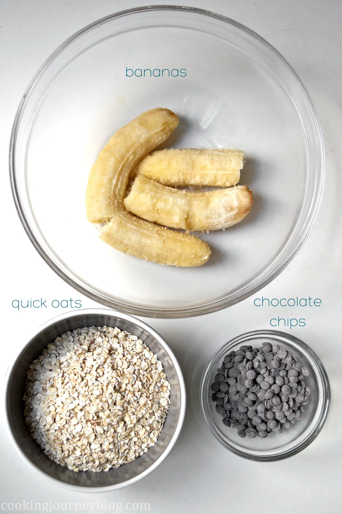 3 Ingredients for Oatmeal banana cookies: ripe bananas, quick oats and chocolate chips