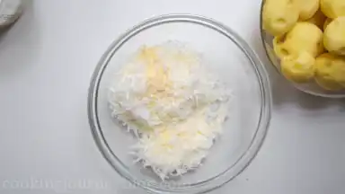 Add garlic powder to the bowl.